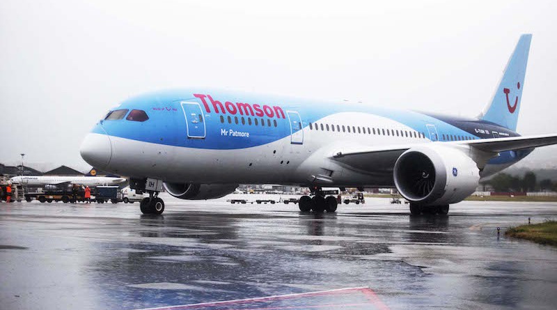 15 luglio 2016 Aeroporto Internazionale di Capodichino - E’ atterrato oggi a Napoli per la prima volta il modernissimo aeromobile wide-body 787 (Dreamliner) della Boeing , operato dalla compagnia Thomson. L’aeromobile proveniente da Londra Gatwick con 280 passeggeri a bordo, ha toccato il suolo dello scalo partenopeo alle ore 12.07, per poi  subito ripartire per Londra alle 14.08, con 273 passeggeri.ad accoglierlo l' AD di Gesac, Armando Brunini; il Direttore DIV, Alessandro Fidato e il direttore ENAC DAC,Gennaro Bronzone.