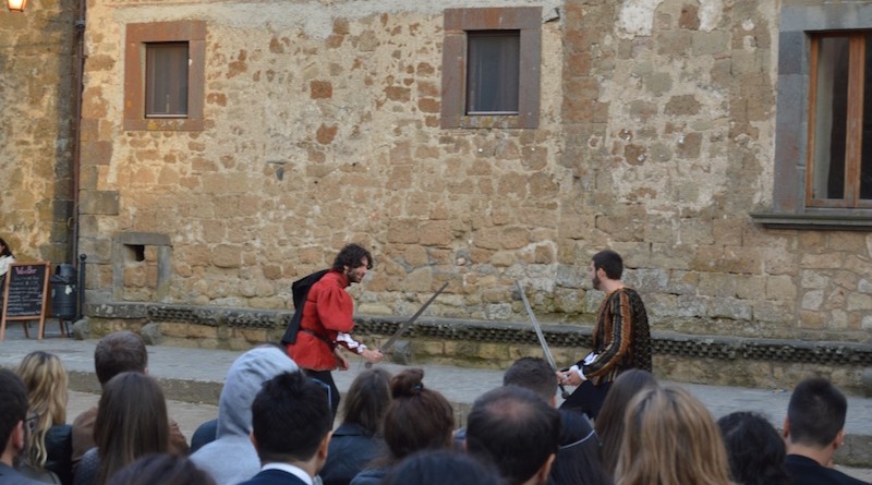 Franco Nappi in unoi dei proverbiali duelli di Romeo e Giulietta