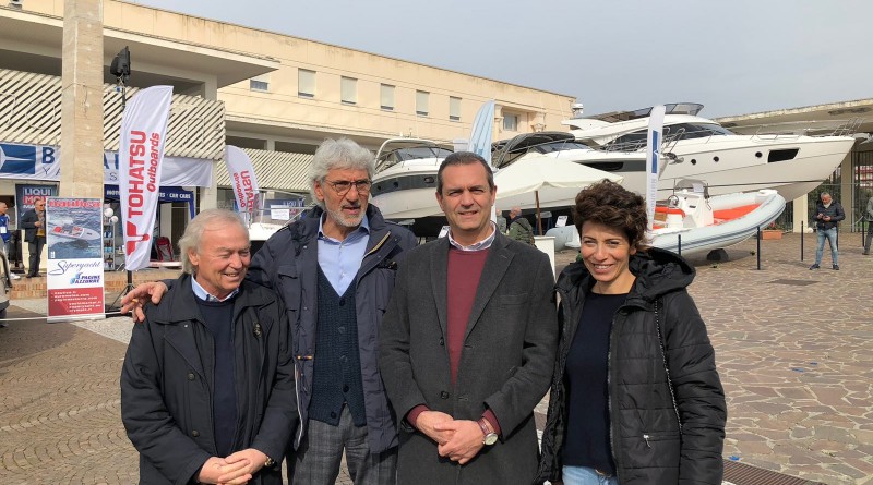 da sx Gennaro Amato (ANRC), Giuseppe Oliviero (MdO), il sindaco de Magistris, Donatella Chiodo (MdO)